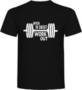 Fitness T-Shirt - Gym T-shirt - Work Out T-shirt - Sport T-Shirt - Regular Fit T-Shirt - Fun - Fun Tekst - Sporten - When In Doubt Work Out - Zwart - M