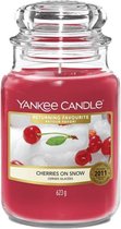 Yankee Candle 2021 Limited Edition Large Geurkaars - Cherries on Snow