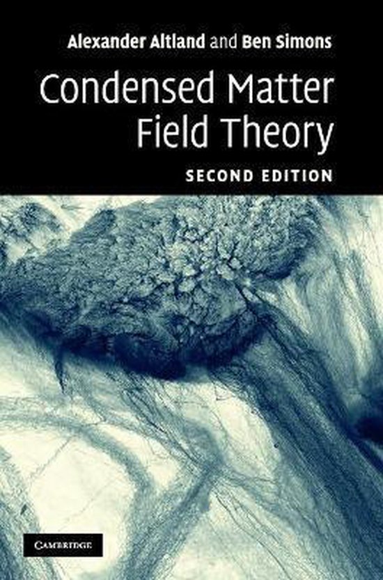 Boekomslag van 'Condensed Matter Field Theory, Second Edition' door Alexander Altland en Ben Simons, met een abstracte, donkere afbeelding.
