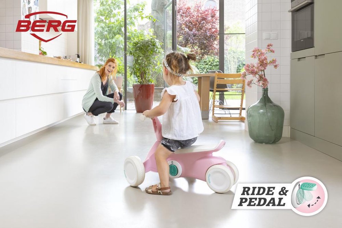 BERG GO2 Loopauto en Trapauto - Speelgoed vanaf 1 jaar - Uitklapbare pedalen - 10 tot 30 maanden - Roze — afbeelding 2