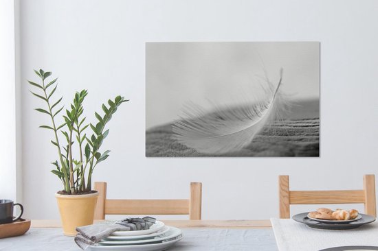 Tableau sur toile Gros plan d'une plume tourbillonnante - 60x40 cm - Décoration murale
