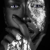 Dark Silver Girl – 80cm x 80cm – Fotokunst op Plexiglas – Incl. blind ophangsysteem – Gratis verzending – Plexiglas Schilderij