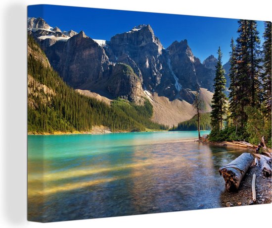 Canvas Schilderij Dennenbomen en bergen tijdens zonsondergang boven Moraine Lake Canada - 60x40 cm - Wanddecoratie