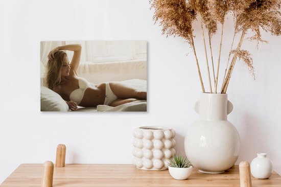 Femme en lingerie sur toile de lit 30x20 cm - petit - Tirage photo sur toile (Décoration murale salon / chambre)