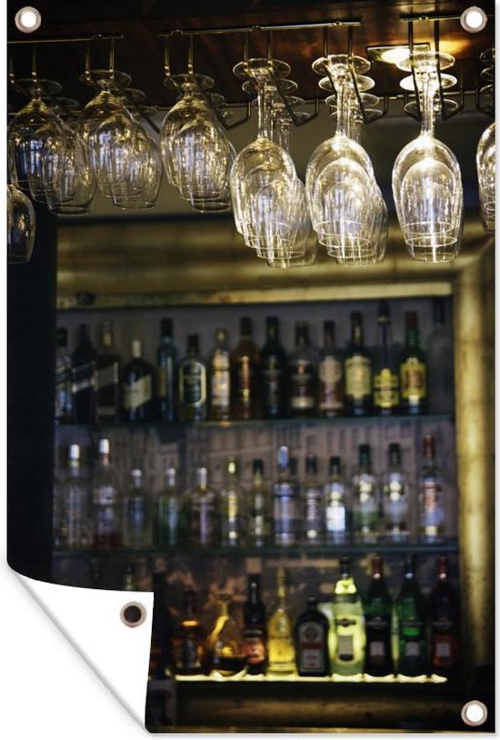 Muurdecoratie Hangende glazen in een bar - 120x180 cm - Tuinposter - Tuindoek - Buitenposter