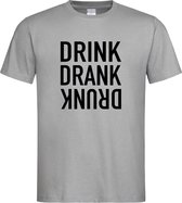 Grijs Fun T-Shirt met “ Drink. Drank, Drunk “ print Zwart  Size L