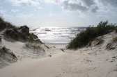 Tuinposter - Zee - Strand in wit / beige / grijs / groen - 60 x 90 cm.
