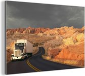 Wanddecoratie Metaal - Aluminium Schilderij Industrieel - Vrachtwagen rijdt in een schitterende omgeving - 180x120 cm - Dibond - Foto op aluminium - Industriële muurdecoratie - Voor de woonkamer/slaapkamer