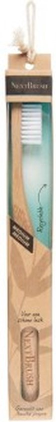 NextBrush bamboe tandenborstel, medium, met witte borstelharen, in kartonnen verpakking met bamboe-print.