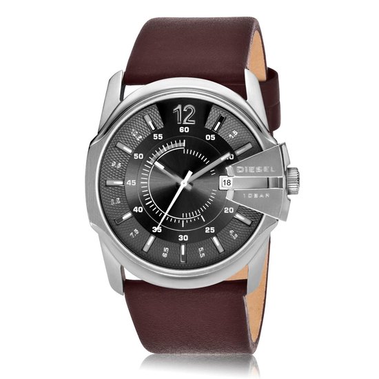 Zilverkleurig Diesel horloge met donkerbruine leren band, zwart met grijze wijzerplaat en datumvenster.