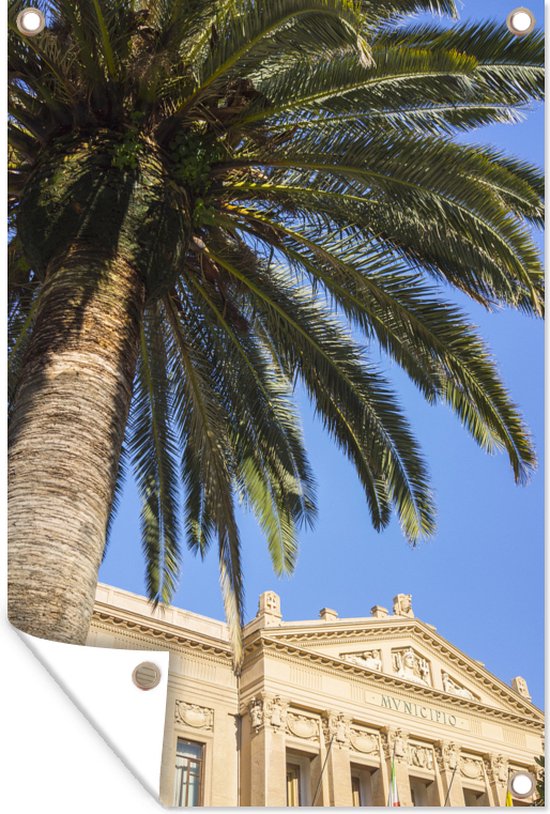 Tuinposters buiten Een palmboom bij hotel in Messina Sicilië Italië - 60x90 cm - Tuindoek - Buitenposter