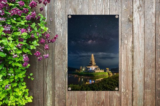 Affiche de jardin - Voie lactée au-dessus du temple Pura Ulun Danu Bratan à Bali - 40x60 cm