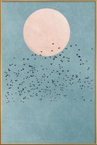 JUNIQE - Poster met kunststof lijst Fly Away - Een zwerm vogels en de
