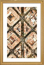 JUNIQE - Poster met houten lijst Luchtfoto Barcelona -20x30 /Bruin