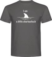 T-Shirt - Casual T-Shirt - Fun T-Shirt - Fun Tekst - Lifestyle T-Shirt - Mood - I Am A Little Sharkastisch - Dark Grey - Maat M