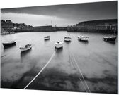 Wandpaneel Bootjes in haven zwart wit  | 100 x 70  CM | Zwart frame | Akoestisch (50mm)
