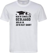 Wit T-shirt met  " Ben ik eindelijk geslaagd - Krijg ik zo'n KUT shirt " print Zwart size XL