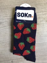 SOKn. trendy sokken "AARDBEIEN" maat 35-41  (Ook leuk om kado te geven !)