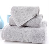 Le Cava Luxe Handdoek Set van 4 - Lichtgrijs - 140x70 cm en 34x72 cm - Badhanddoek Groot en Klein - 100% katoen