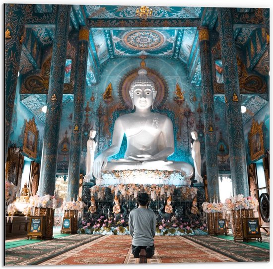 Dibond - Boeddha bij de Blauwe Tempel - 50x50cm Foto op Aluminium (Wanddecoratie van metaal)