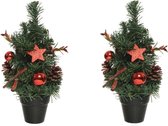 2x stuks mini kunst kerstbomen/kunstbomen met rode versiering 30 cm - Miniboompjes/kleine kerstboompjes