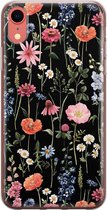 Leuke Telefoonhoesjes - Hoesje geschikt voor iPhone XR - Dark flowers - Soft case - TPU - Bloemen - Zwart