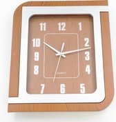 Horloge murale - Plastique - 28x34cm - Couleur bois avec Argent
