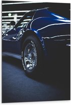 Dibond - Blauwe Glimmende Auto - 80x120cm Foto op Aluminium (Wanddecoratie van metaal)