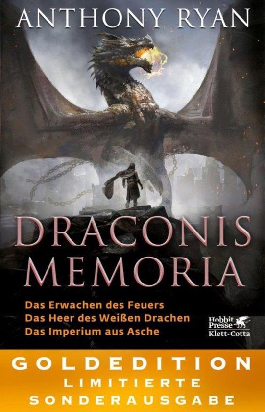Boekomslag van 'Draconis Memoria' met een draak die vuur spuwt boven een figuur met een cape.