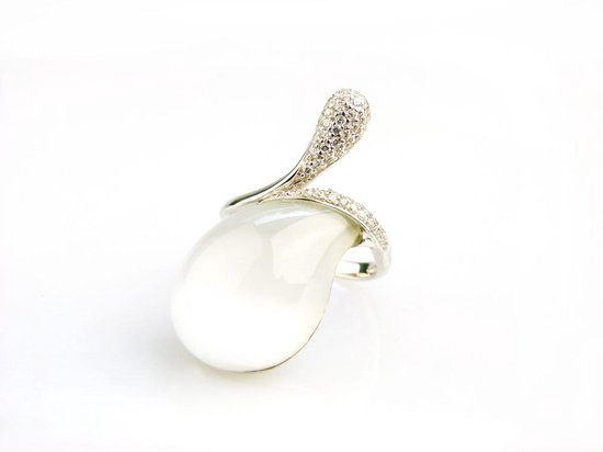 model Drop zilveren ring met grote witte steen