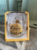 Wijn - water glas / All you need is love and a great sister / zus  / wijnglas / waterglas / leuke tekst / moederdag / vaderdag / verjaardag / cadeau