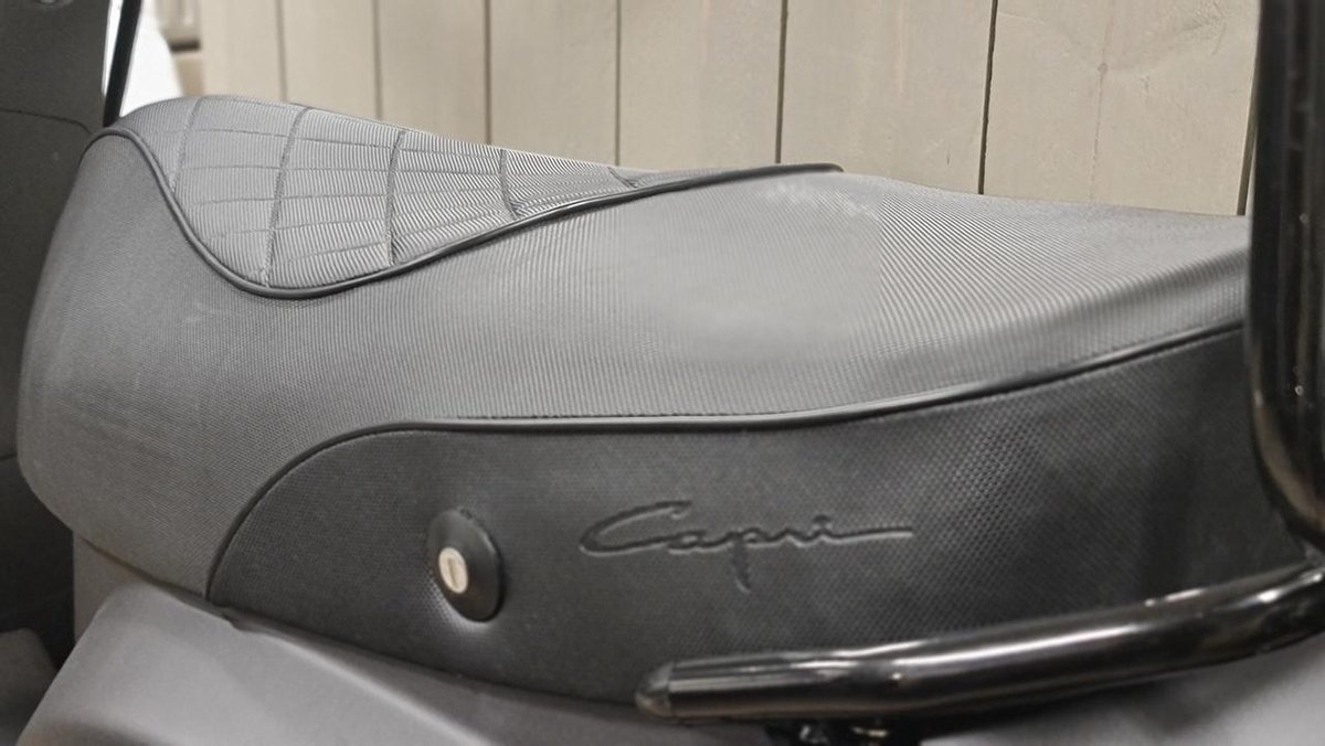 Custom Zwart zadel met ruitlook Capri/VX50/RIVA/Sourini/Venice | bol.com