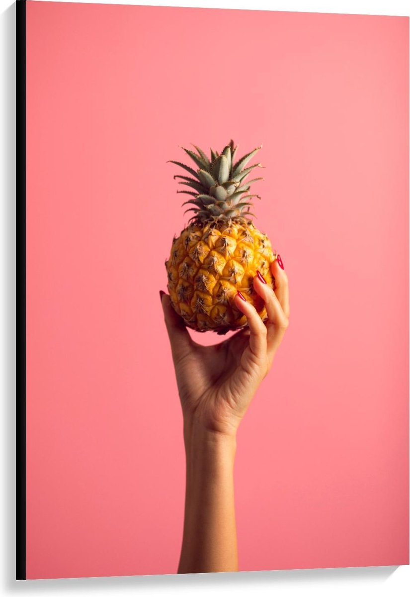 Canvas - Ananas in Hand op Roze Achtergrond - 80x120cm Foto op Canvas Schilderij (Wanddecoratie op Canvas)