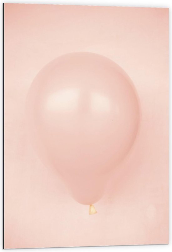 Dibond - Roze Ballon op Roze Achtergrond  - 60x90cm Foto op Aluminium (Met Ophangsysteem)