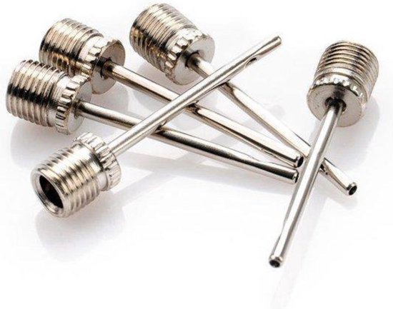 Vijf zilverkleurige metalen fietspompnaalden met schroefdraad op de adapter.