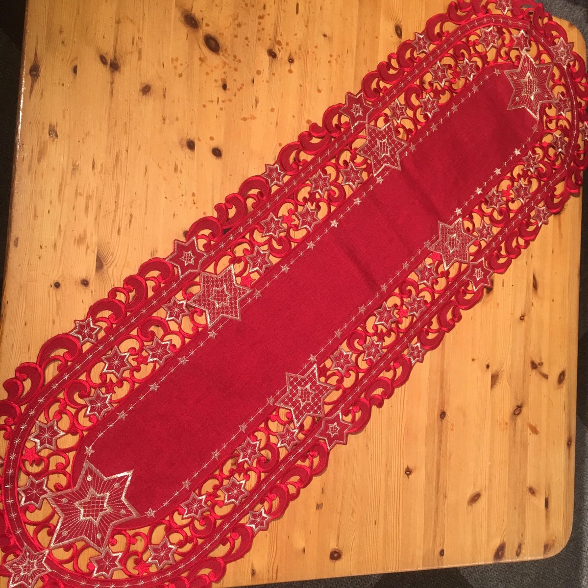 Kerst-Tafelkleed Rood met sterren in rand - Loper 110 cm