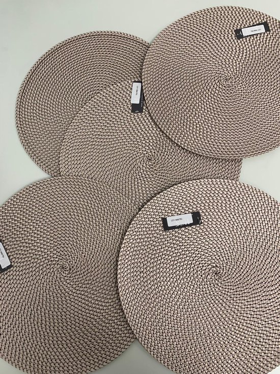 5 creme placemats