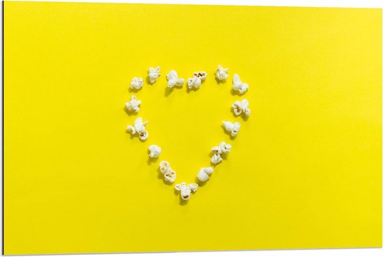 Dibond - Popcorn op Gele Achtergrond - 90x60cm Foto op Aluminium (Met Ophangsysteem)