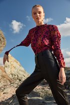 Blouse met veelkleurige mouwen en bloemmotief | 42