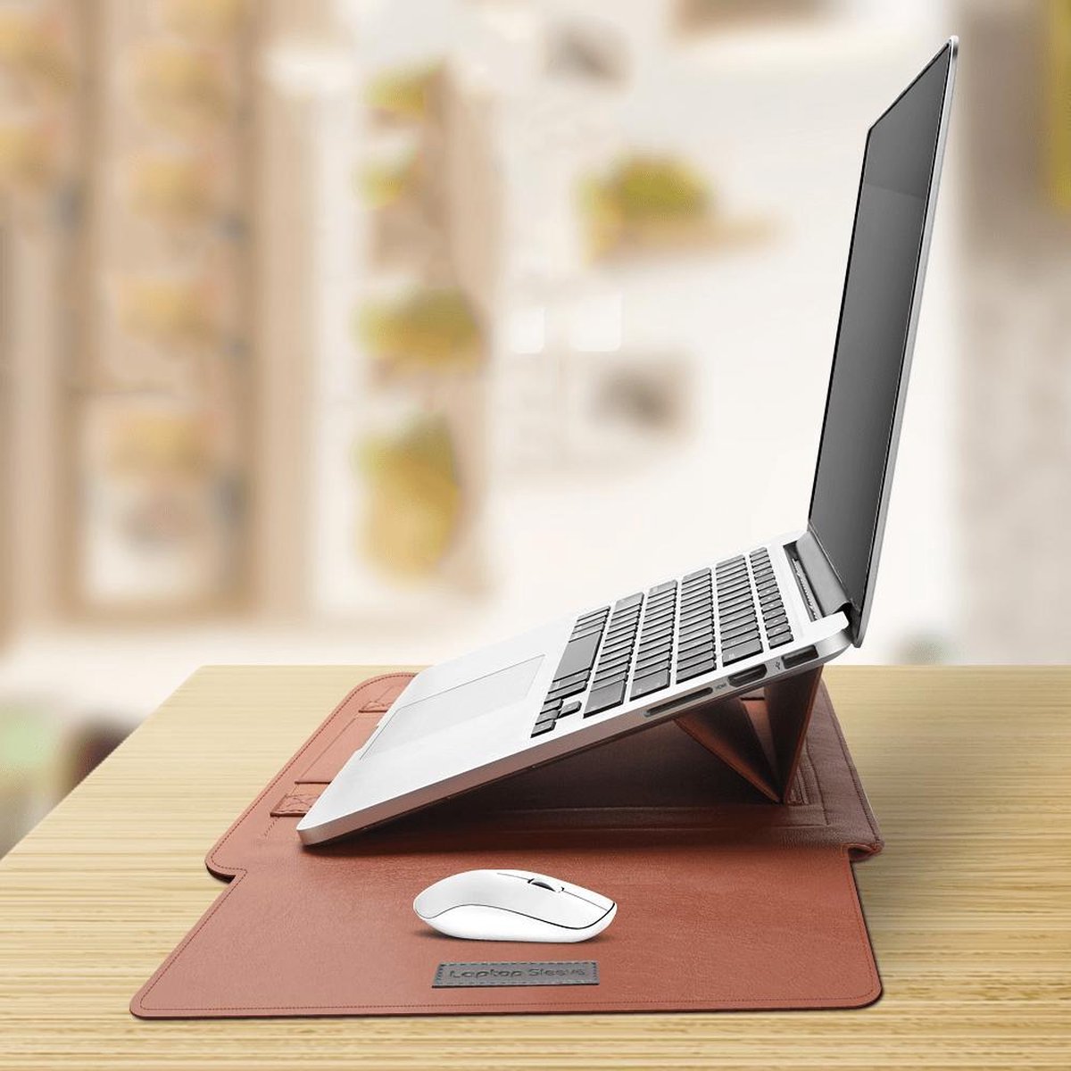 The Shape Label™ - Leren Laptophoes 12 Inch 2-In-1 Met Standaard - Caramel Brown