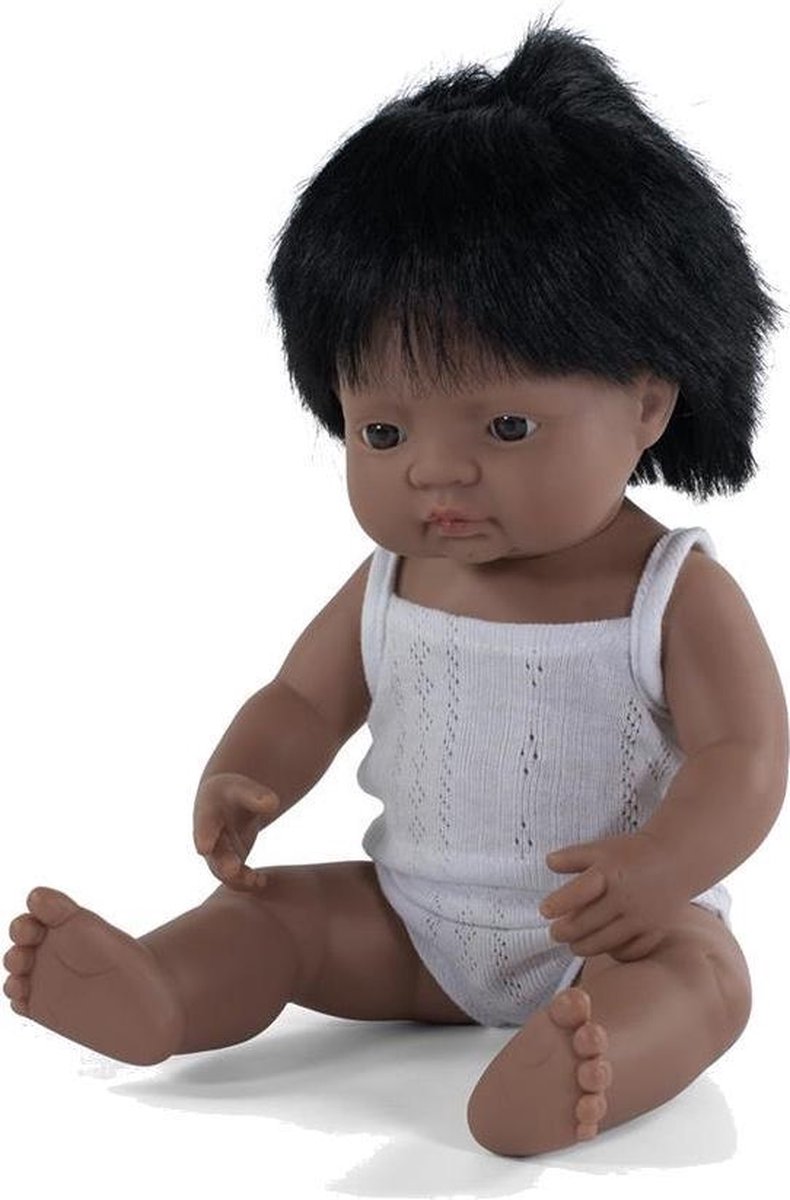ML Poppen: POP LATIJNS-AMERIKAANSE JONGEN 38cm, met vanillegeur, waterdicht, anatomisch correct, in vinyl, in geschenkdoos. Made in Spain, 10m+