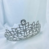 Zeer mooie luxe tiara kroontje / bruiloft / feest / haarversiering / haaraccesoires / gala / diadeem met steentjes