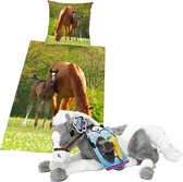 Dekbedovertrek Merrie met Veulen , 1persoons dekbed , 135x200, incl. grote paarden knuffel - 60 cm -grijs/wit