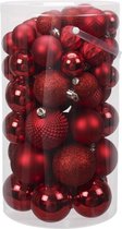60x Rode kunststof kerstballen 4 tot 7 cm mix - Glans/mat/bewerkt - Onbreekbare plastic kerstballen rood