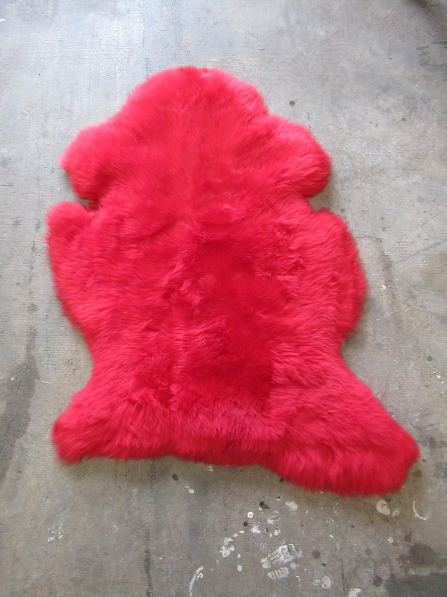 Schapenvacht klein rood - geschoren