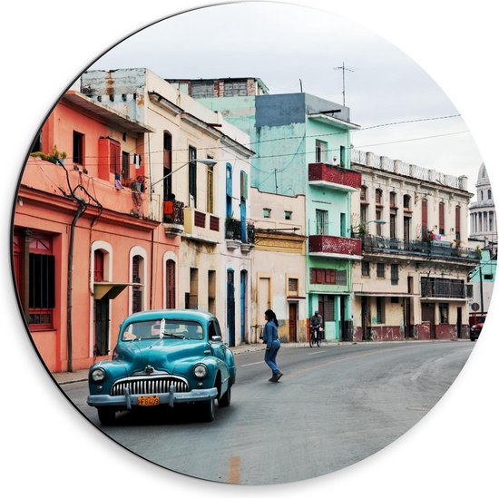 Dibond Wandcirkel - Dorpsstraatje in Cuba - 30x30cm Foto op Aluminium Wandcirkel (met ophangsysteem)