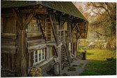 Dibond - Houten Schuur in de Bossen - 90x60cm Foto op Aluminium (Met Ophangsysteem)