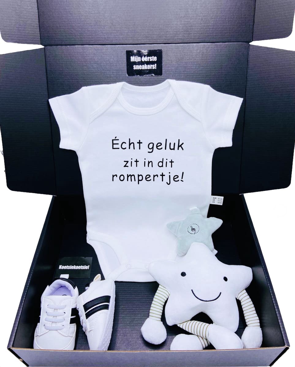 Goedkoopste Kraamcadeau met romper en rammelaar en muziekmobiel en babysneakers - zwangerschapscadeau -baby neutraal - koetsiekoetsie -kraamkado - kraampakket - ook rechtstreeks te versturen met kaart