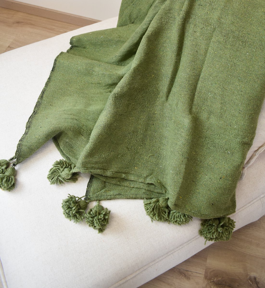 Dekentje - pompom plaid - Groen – Handgemaakt - Ideaal als sprei voor je bed of deken voor op de bank - 180 x 300 cm - XL Plaid woon- en slaapkamer