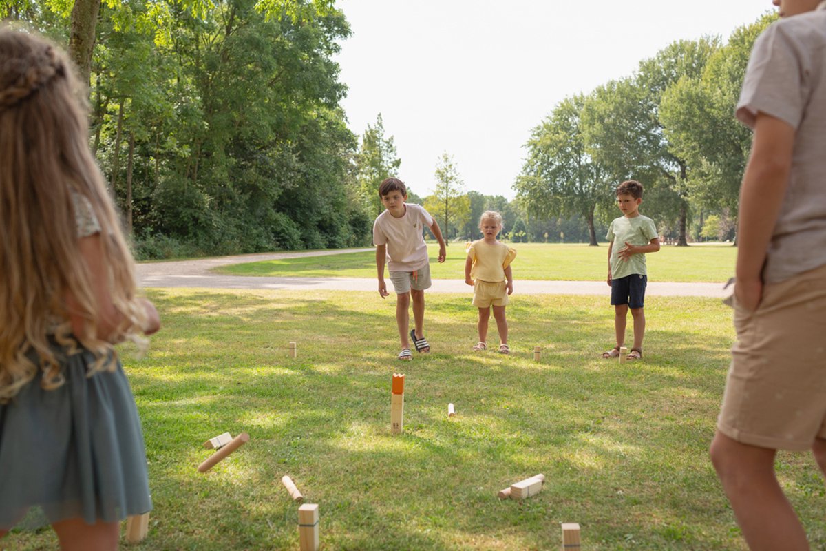 BS Toys Kubb Werpspel - Zweeds Spel - 2 tot 6 Spelers - Geschikt vanaf 8 jaar - Buitenspeelgoed van Vurenhout - Kubb spel original - Kubb familiespel - Kubb spel Volwassenen - Buiten speelgoed - Buitenspel - Buiten Spellen - Tuin Speelgoed — afbeelding 5